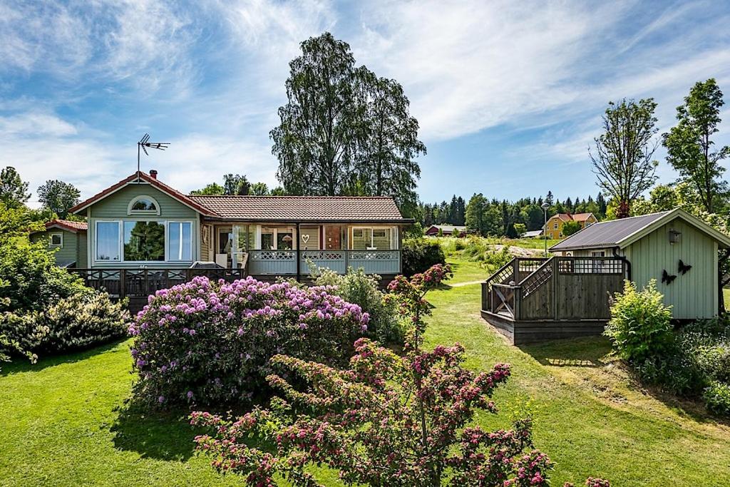 Luxury Villa by lake welcome you - Housity