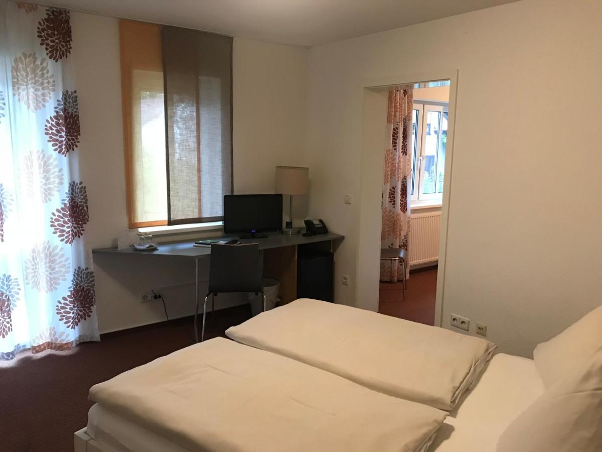 Ein Bett oder Betten in einem Zimmer der Unterkunft Hotel Astra Rastatt