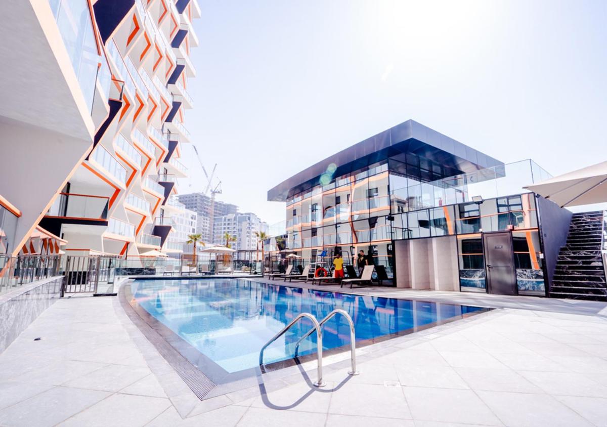 Nasma Luxury Stays - Modern Apartment With Cityscape And Skyline Views - Housity