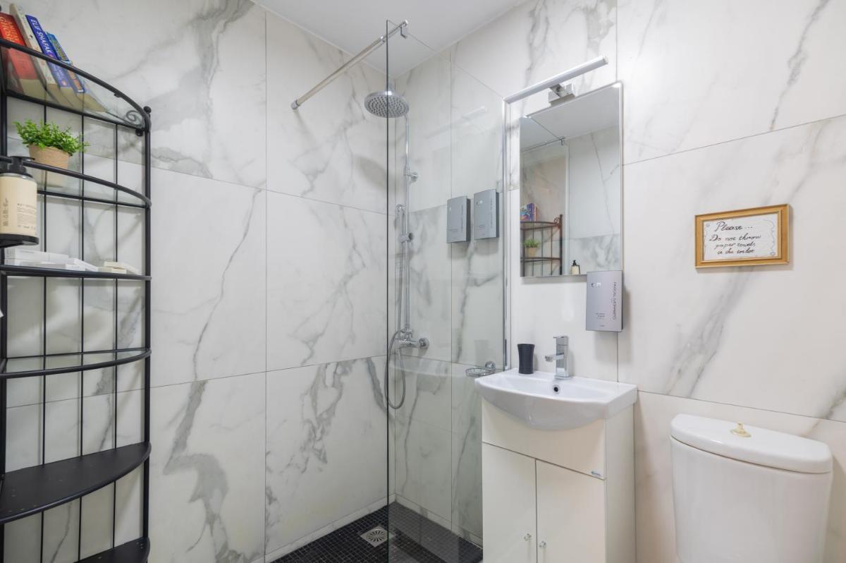 Plaka Arch Suites - Hizvo