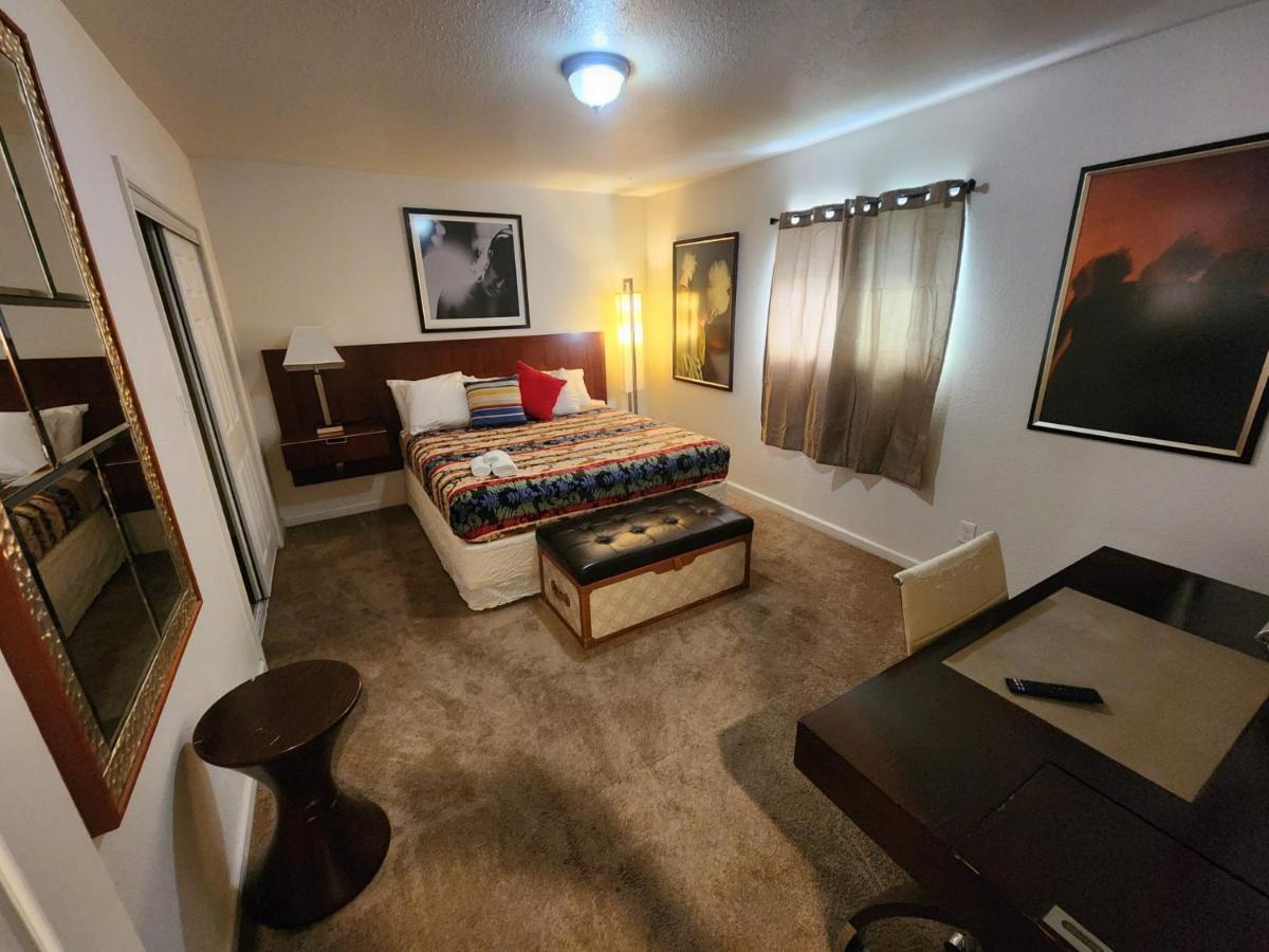 Faxon Near Beale St with Hot Tub - Sleep up to 20 - Housity