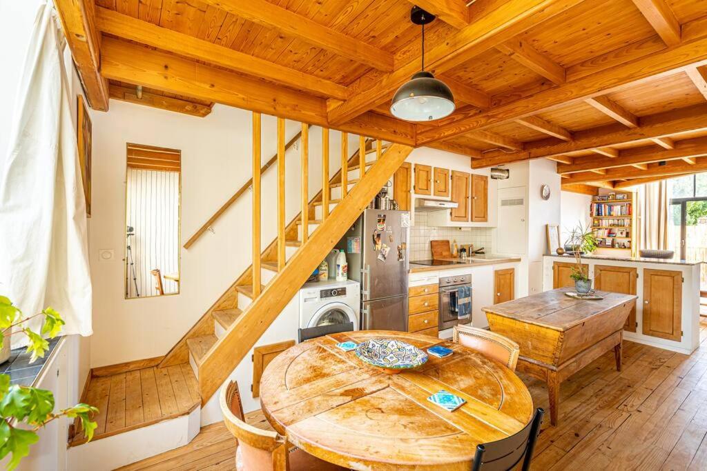 Suitetrails - GuestReady - Rare 20th Century Duplex
