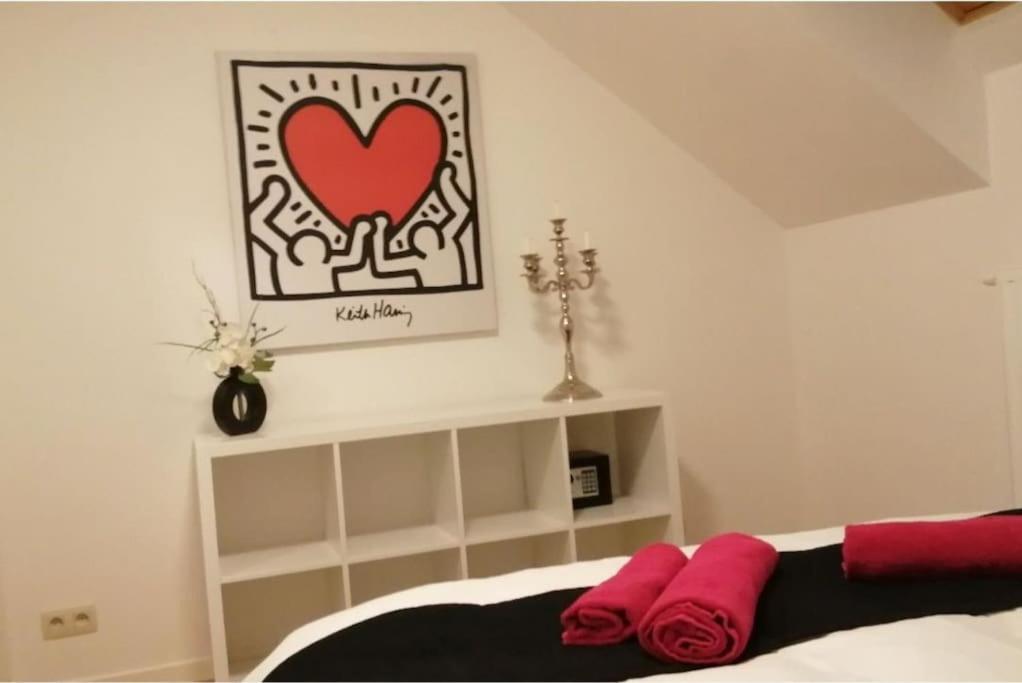 The pop-art luxury suite - Housity