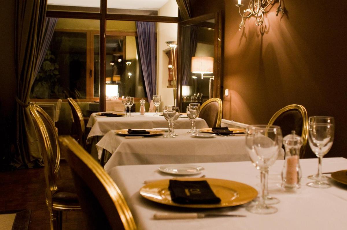 Un restaurante o sitio para comer en Hotel Cardamomo Sigüenza