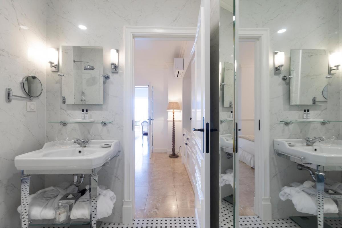 Salle de bains dans l'établissement Hôtel Les Mouettes - Teritoria