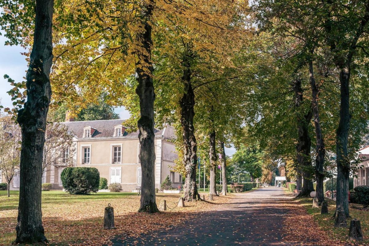 Jardin de l'établissement Hotel Mercure Parc du Coudray - Barbizon