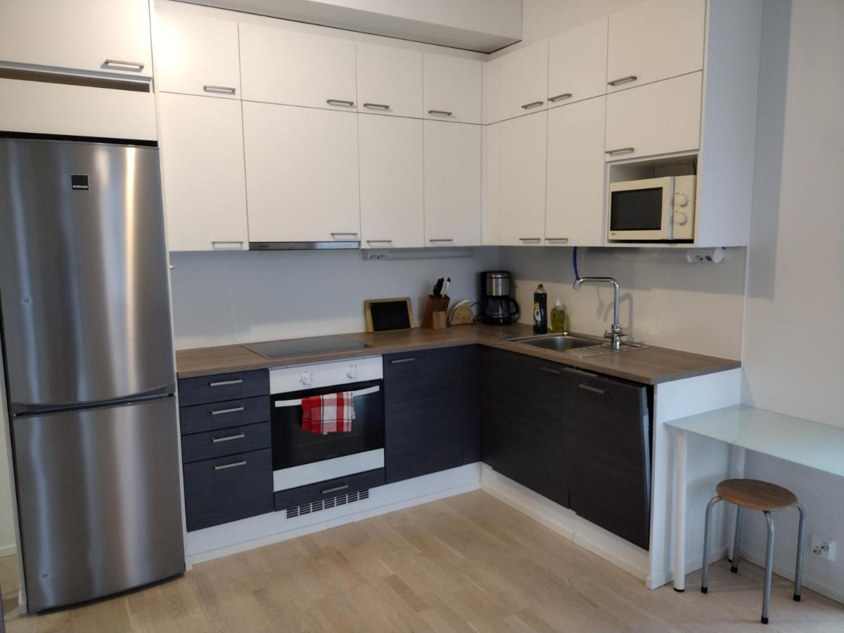 Helsinki Entire Flat-Koko Huoneisto-Квартира целиком into Airport-Center-University-BusTrainStation - Housity
