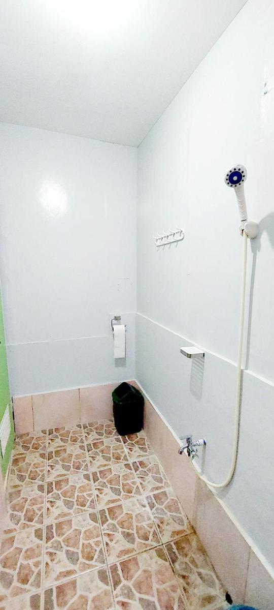 Genna's Tourist Inn Standard Room - Housity