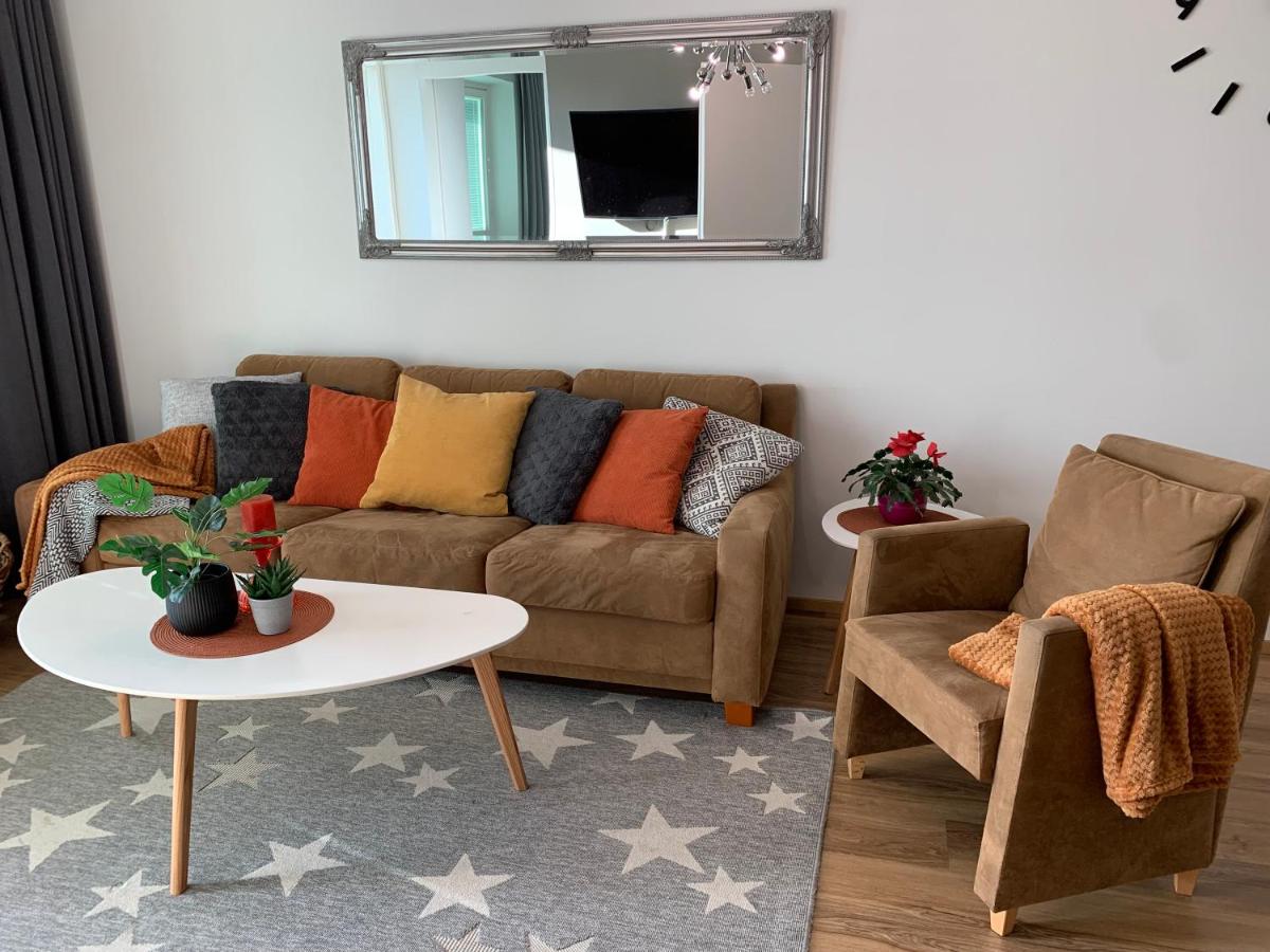 StarHomes Studio Lux 10 - Housity