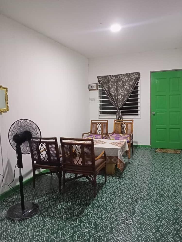 BUJANG FAMILY HOMESTAY - Housity