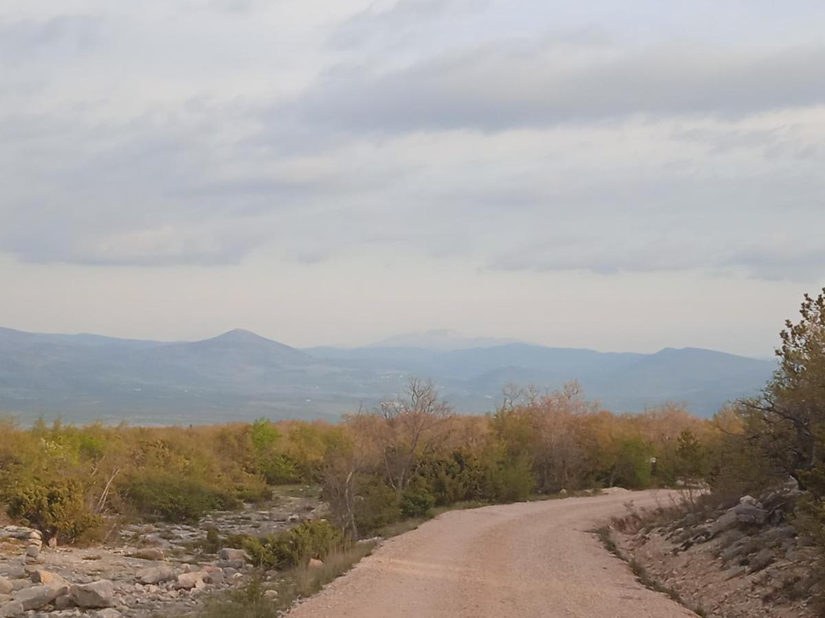 HOUSE 100 Y OLD IN NATURE, 12KM to NP KRKA, MIN 3 PEOPLE BOOKING - Housity