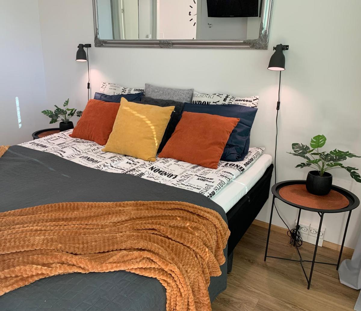 StarHomes Studio Lux 10 - Housity