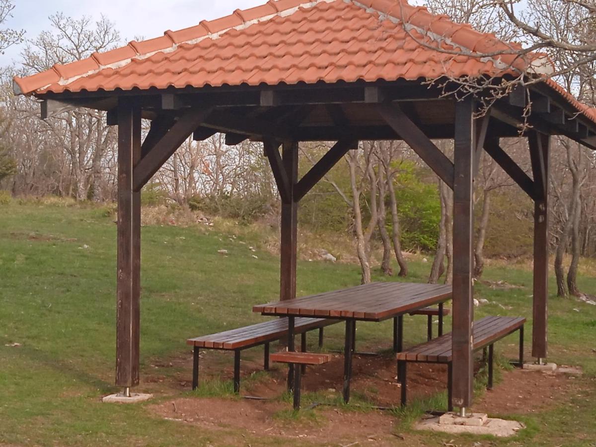 HOUSE 100 Y OLD IN NATURE, 12KM to NP KRKA, MIN 3 PEOPLE BOOKING - Housity