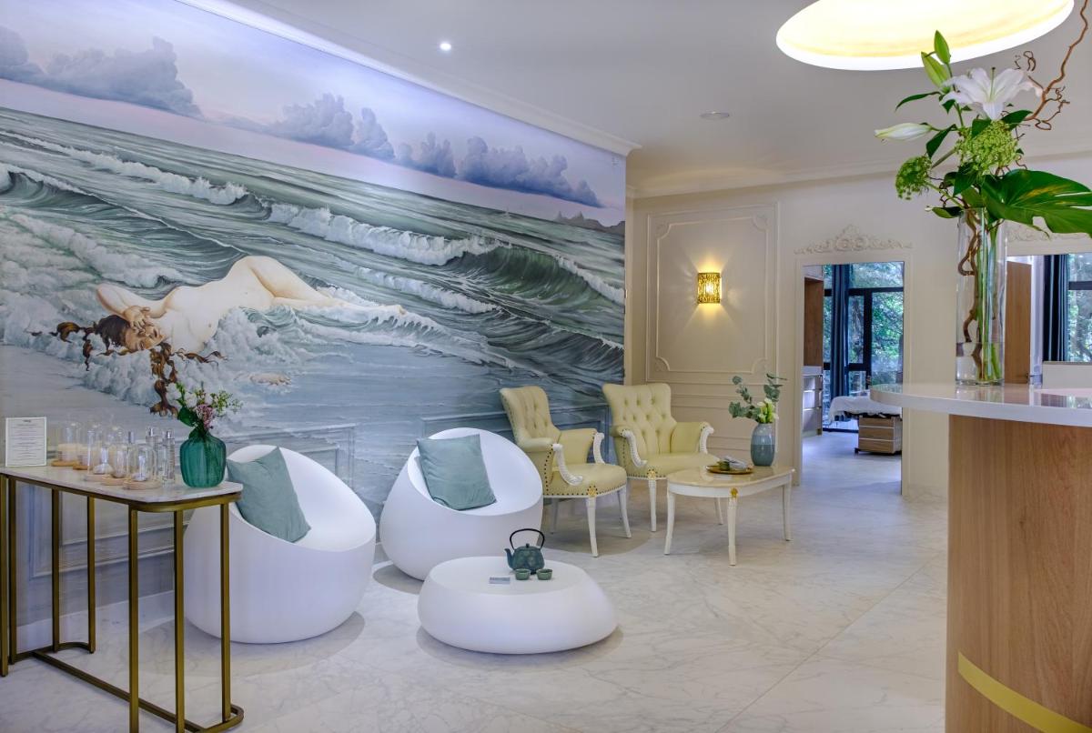 Coin salon dans l'établissement Château des Reynats