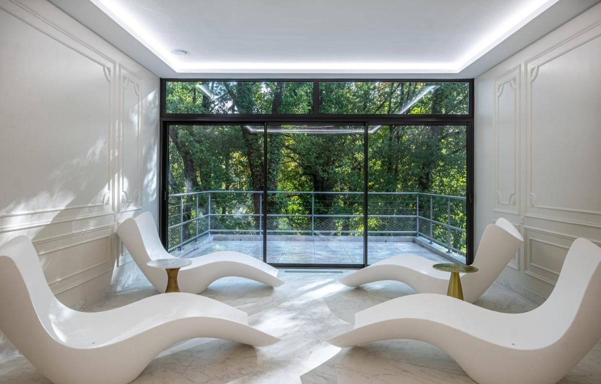 Coin salon dans l'établissement Château des Reynats