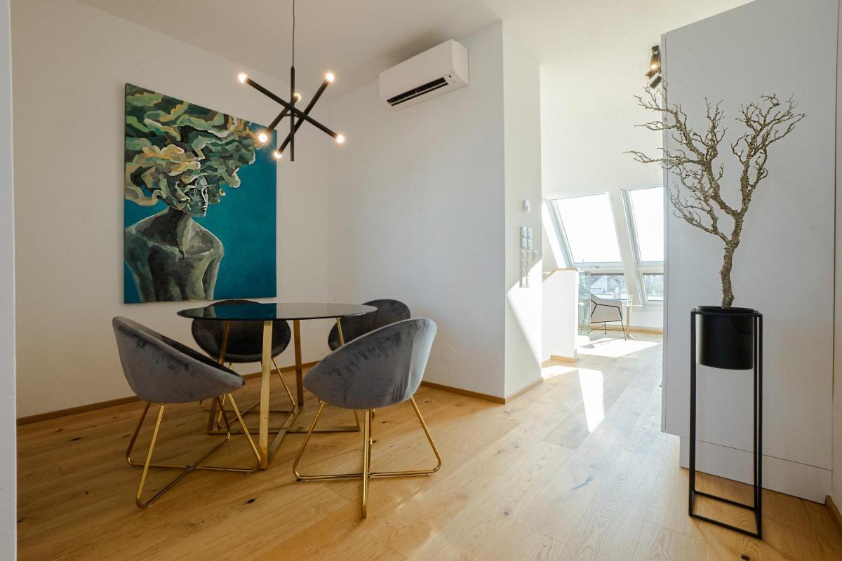 OrestaLiving - Penthouse with designer renovation - Housity