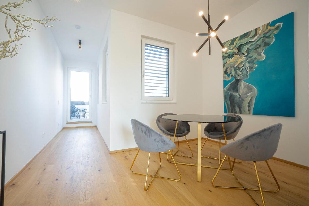 OrestaLiving - Penthouse with designer renovation - Housity