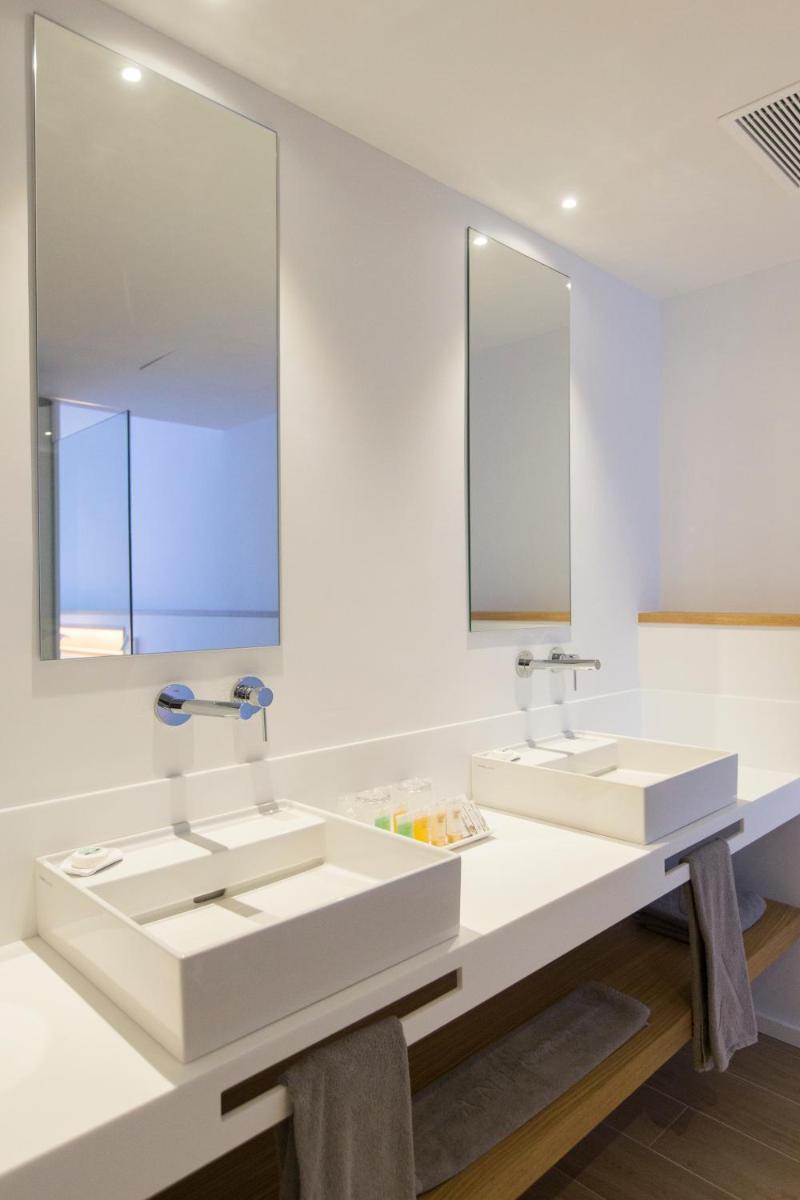 Un baño de Hotel Anfora Ibiza