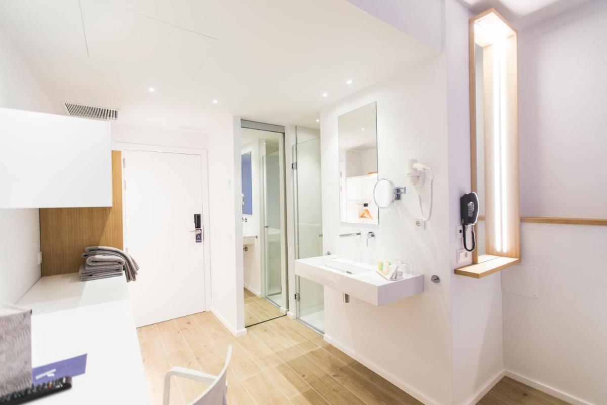 Un baño de Hotel Anfora Ibiza