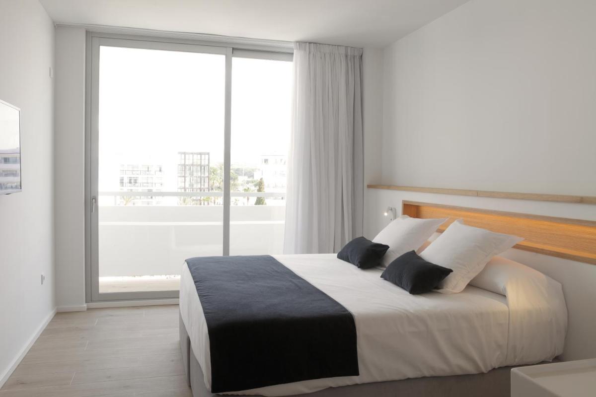 Cama o camas de una habitación en Hotel Anfora Ibiza