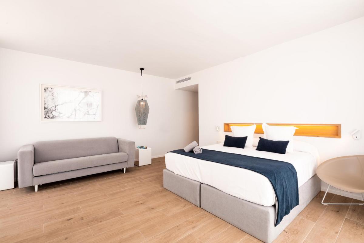 Cama o camas de una habitación en Hotel Anfora Ibiza