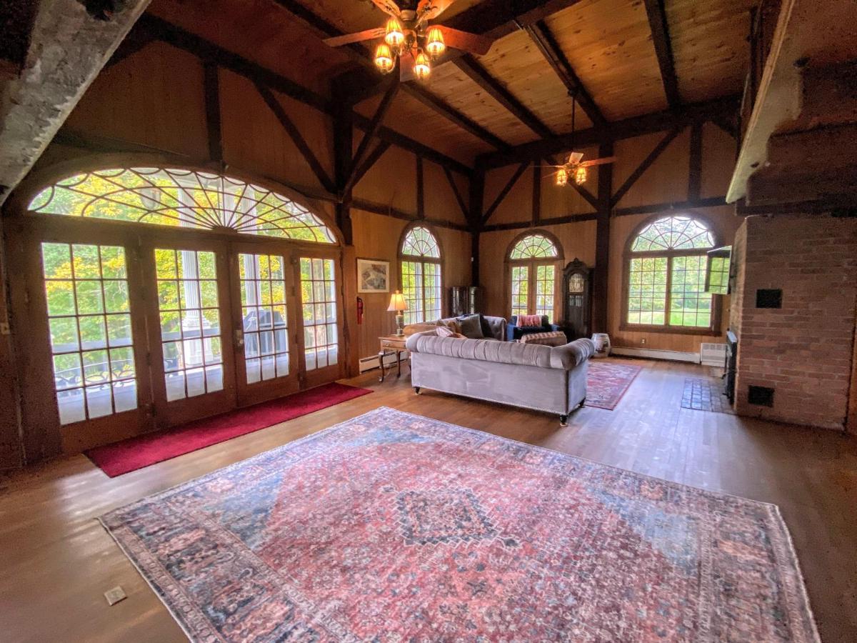 201HH - grand historic home with tasteful updates and old charm - WiFi TV Grill - Housity