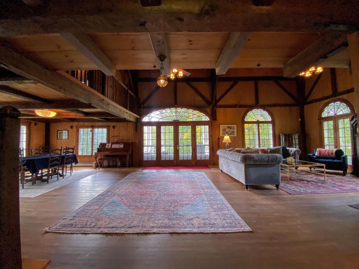 201HH - grand historic home with tasteful updates and old charm - WiFi TV Grill - Housity