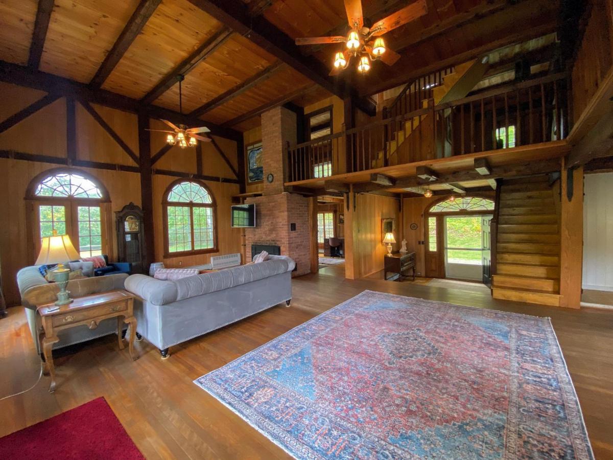 Suitetrails - 201HH - grand historic home with tasteful updates and old charm - WiFi TV Grill