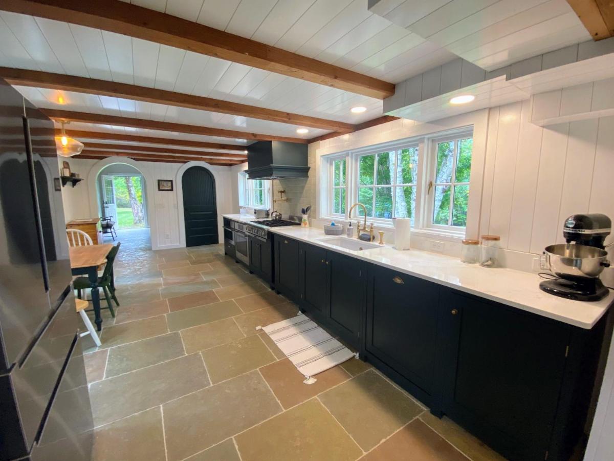 Suitetrails - 201HH - grand historic home with tasteful updates and old charm - WiFi TV Grill