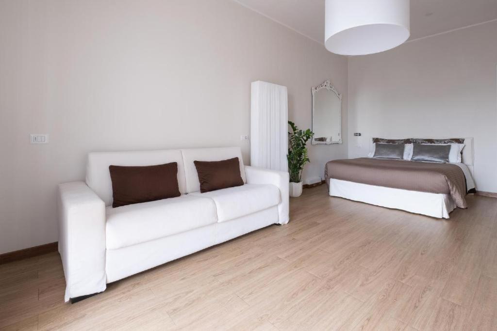 cute and cozy apartment train station - Housity