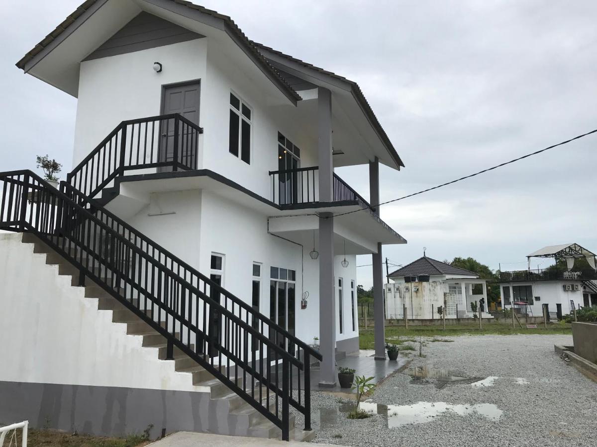 Rumah Sawah Homestay Pasir Puteh - Housity