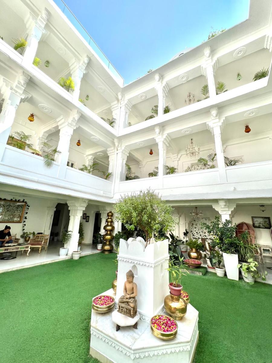 Jagat Niwas Palace - Housity