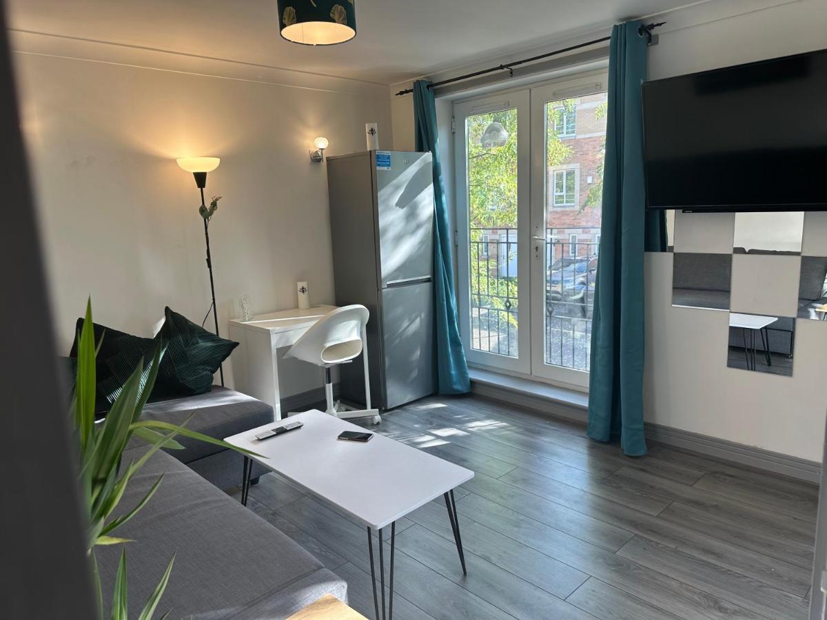 Cosy Stay In Birmingham by Villazu - Housity
