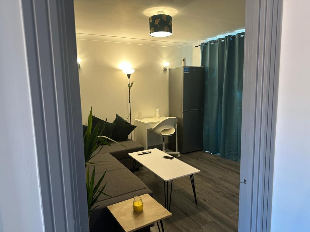 Cosy Stay In Birmingham by Villazu - Housity