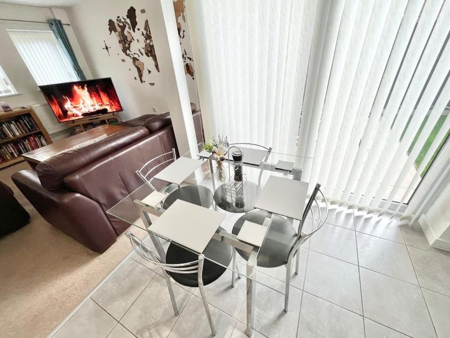 Cosy House With Parking Near Lark Lane & City Cent - Housity
