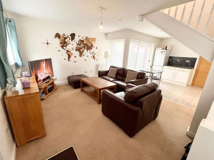Cosy House With Parking Near Lark Lane & City Cent - Housity