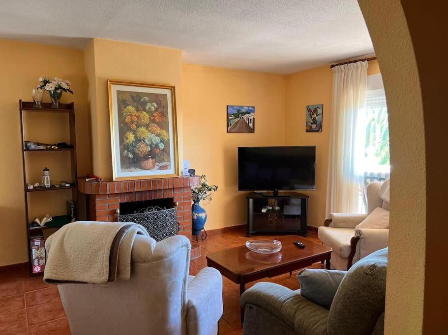 Agradable villa con piscina - Housity