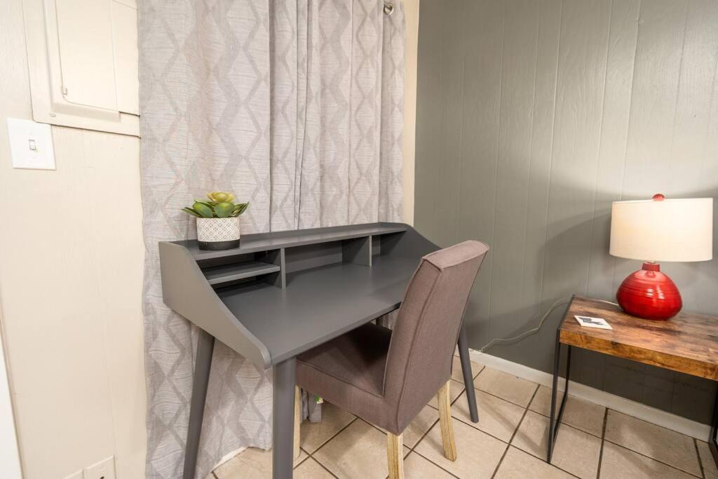 HEIRS LIVING : HOMELY - Near Rapides Medical . Near Downtown . PetsOK . King Bed - Housity