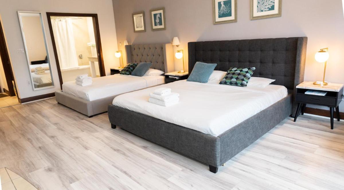 Suitetrails - Rooftop-Pool Suite with King Bed in Ocean Dr
