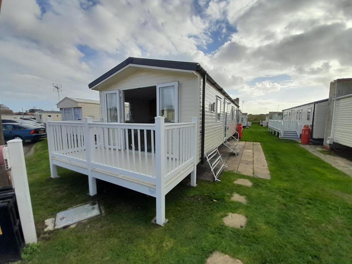 Beautiful 3 Bed caravan in Walton on the Naze - Housity