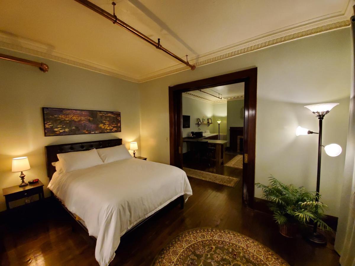 Daniell Manor - Housity