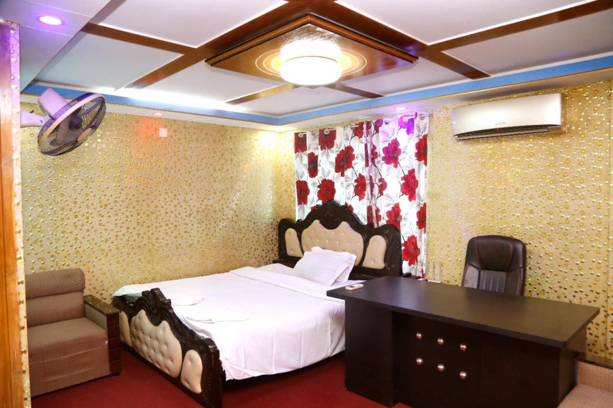 Hotel Crown Plaza Inn - Housity