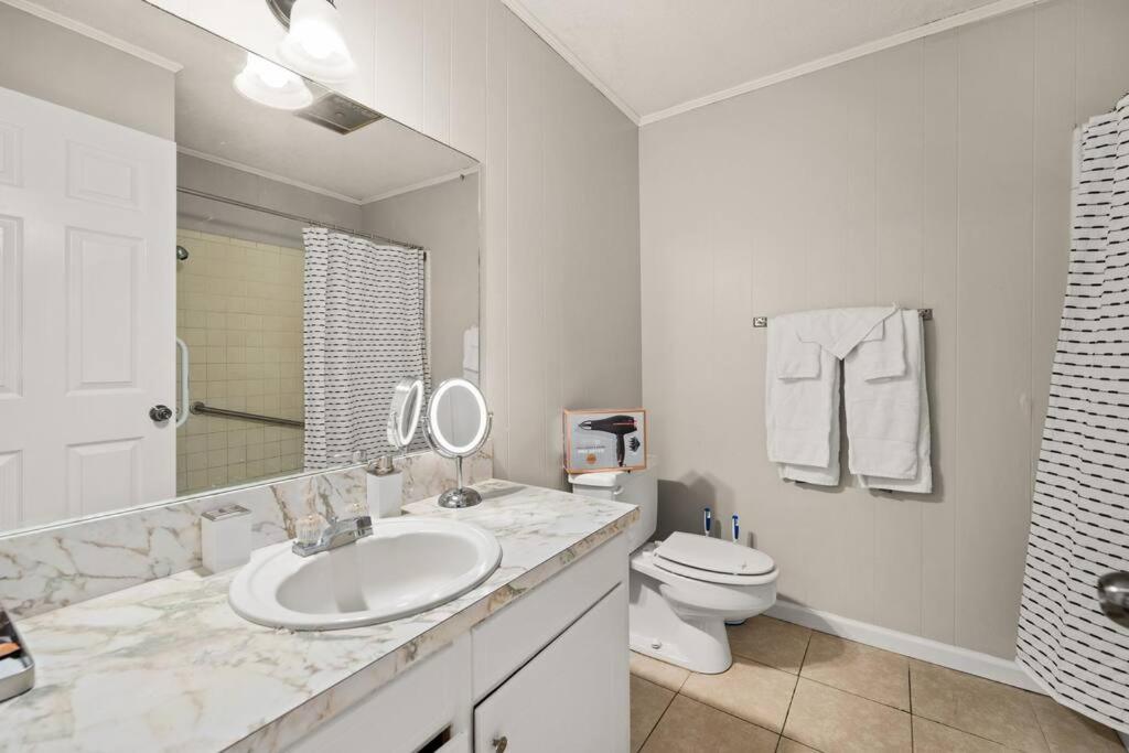 HEIRS LIVING : LUV SHACK - Near Rapides Regional Medical Center . Pet Friendly . King Bed . Free Parking . Fast WiFi - Housity