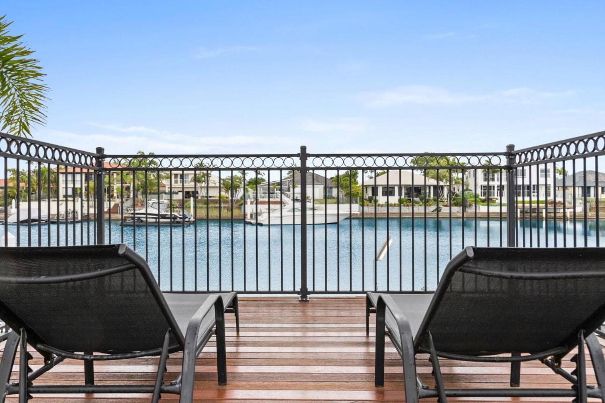 Waterfront 5 bedroom home with air conditioning, pool and pet friendly - Housity