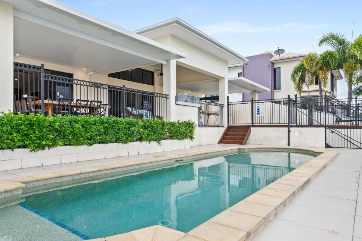 Waterfront 5 bedroom home with air conditioning, pool and pet friendly - Housity