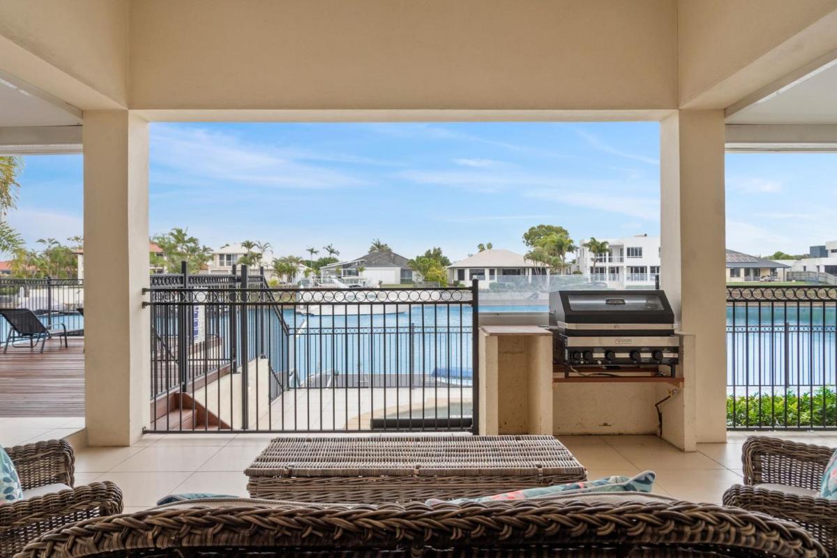 Waterfront 5 bedroom home with air conditioning, pool and pet friendly - Housity