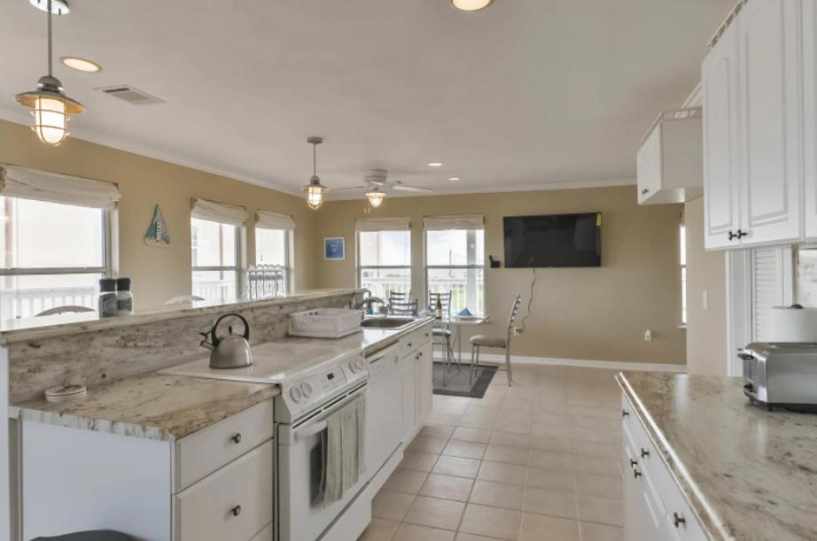 Fun in the Sun in Seabrook Kemah Huge Deck Games Fishing Pet Friendly - Housity
