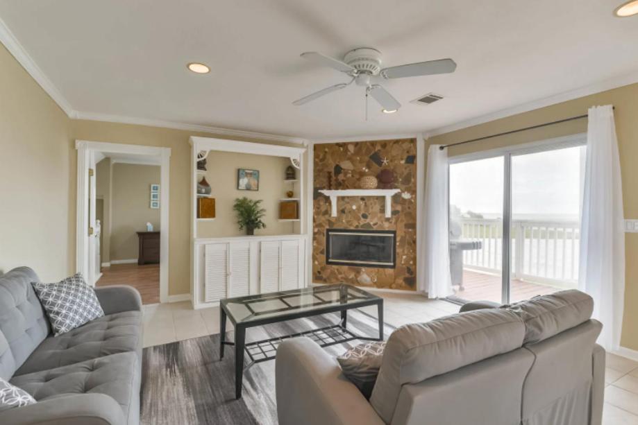 Fun in the Sun in Seabrook Kemah Huge Deck Games Fishing Pet Friendly - Housity