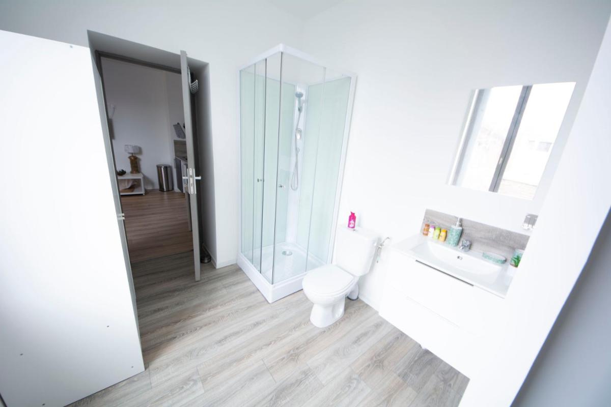 !!USHUIÄ!! Superbe studio HOME STAGING en plein CENTRE-VILLE. - Housity