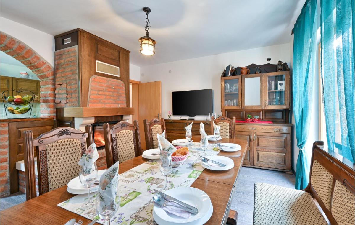 Stunning Home In Vinogradi Ludbreski - Housity